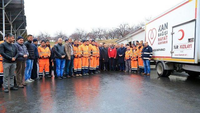 Temizlik İşçilerinden Mehmetçik İçin Kan Bağışı