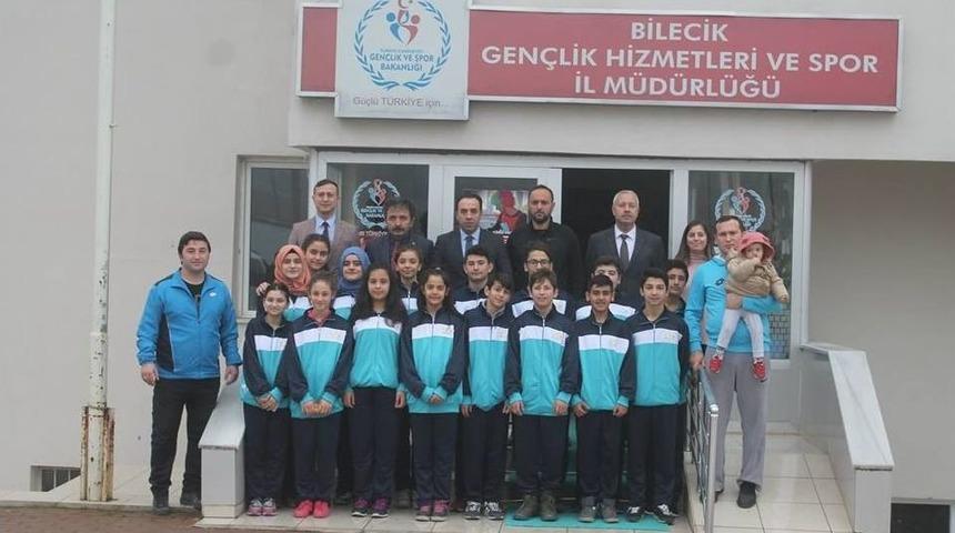 Başarılı Sporcular Uşak&rsquo;a Uğurlandı