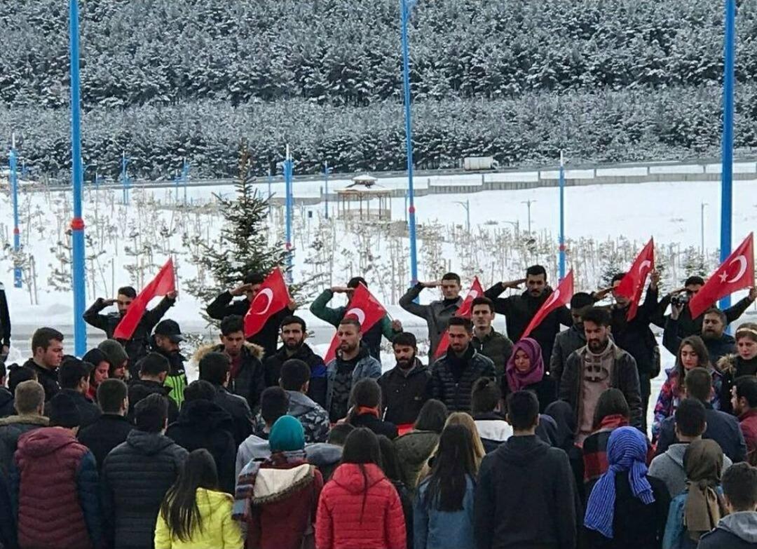 Ar&uuml;&rsquo;l&uuml; &Ouml;ğrenciler Afrin Şehitlerini Andı