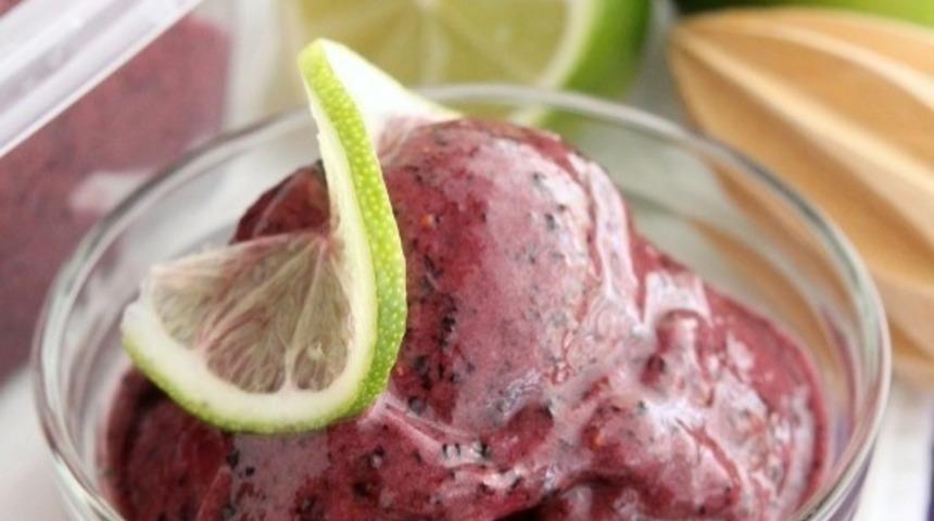 Böğürtlenli Donmuş Yoğurt