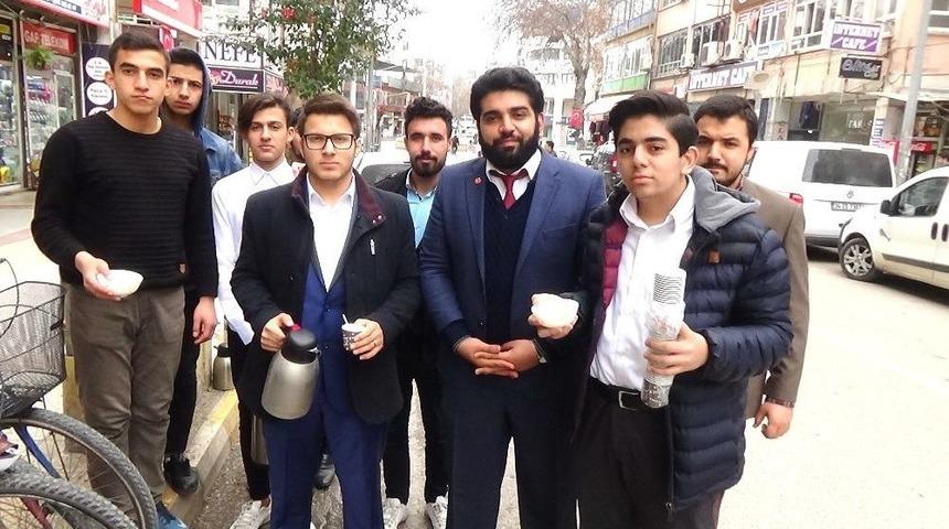 Gen&ccedil;ler Esnafa &lsquo;kardeşlik&rsquo; &Ccedil;ayı İkram Etti