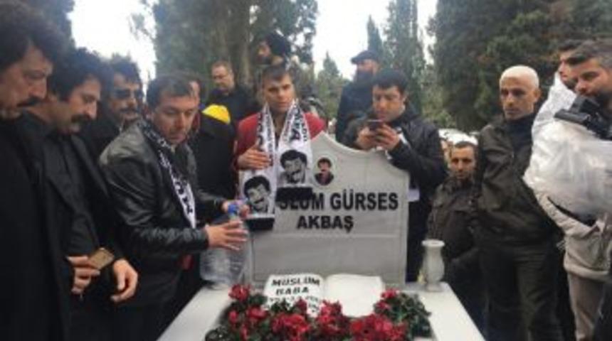M&uuml;sl&uuml;m G&uuml;rses Kabri Başında Anıldı