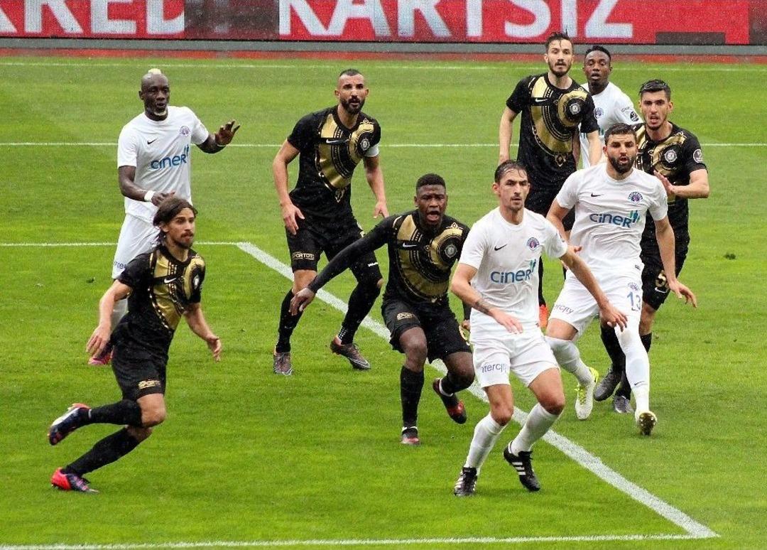 Spor Toto S&uuml;per Lig: Kasımpaşa: 1 - Osmanlıspor: 1 (ilk Yarı)