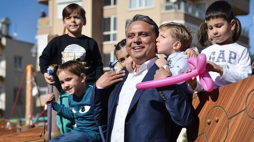 Muratpaşa Belediyesi Kitaplaştırdığı &Ccedil;ocuk Hakları S&ouml;zleşmesini Dağıtacak