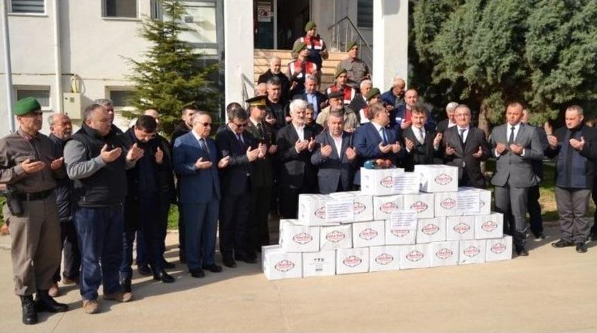 Yenişehir Esnafı Mehmet&ccedil;iklere Helva G&ouml;nderdi