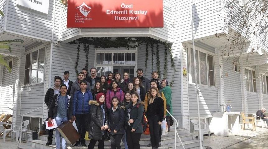 Gençlerden Huzurevine Ziyaret