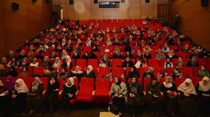 Kadınlara &rsquo;adalet&rsquo; Konferansı Verildi