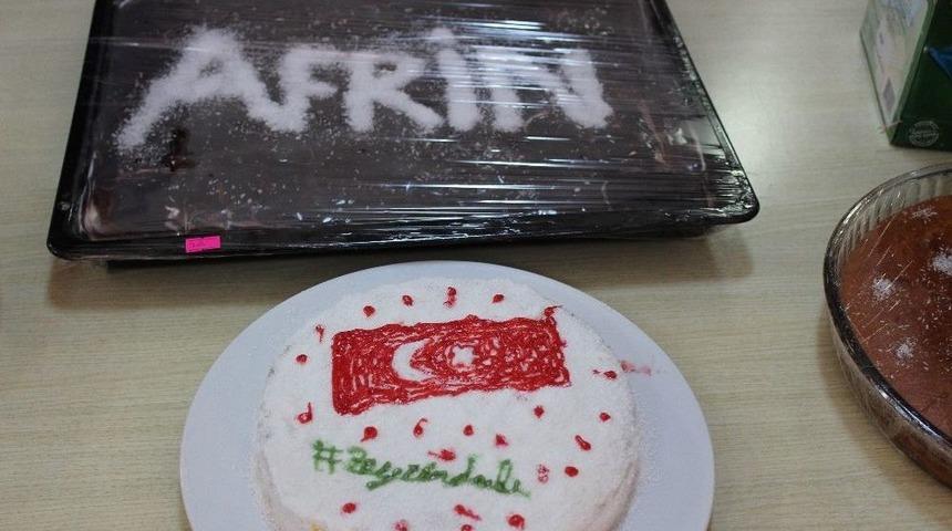 Kız &Ouml;ğrencilerden Mehmet&ccedil;iğe Anlamlı Bağış