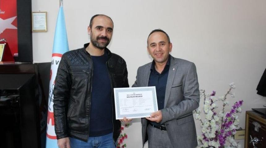 Besni&rsquo;de 113 Esnaf Belge Sahibi Oldu