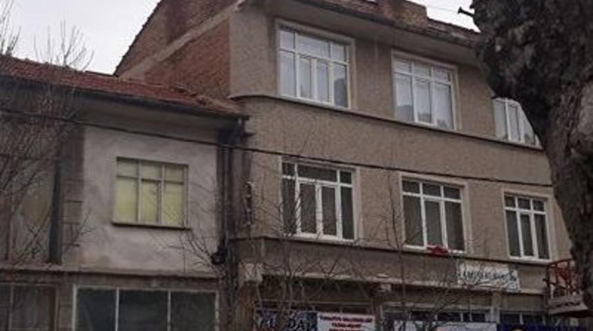 Arabası Bağlanınca &Ccedil;atıya &Ccedil;ıktı