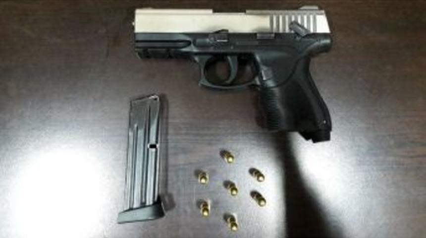 Aracı Gasp Edip, Bir Kişiyi Ka&ccedil;ırarak Silahla Tehdit Eden Zanlılar Yakalandı