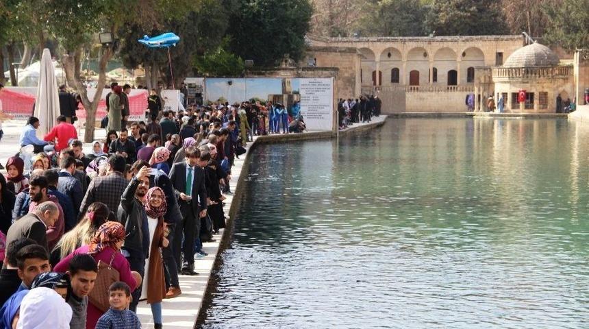 G&uuml;neş Y&uuml;z&uuml;n&uuml; G&ouml;sterdi Balıklıg&ouml;l Ziyaret&ccedil;i Akınına Uğradı