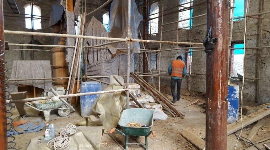 Başkan Semerci Cami Tadilatını İnceledi