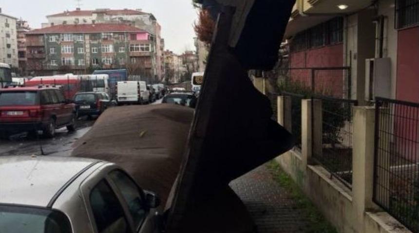 Şiddetli Lodos &Ccedil;atıları U&ccedil;urdu