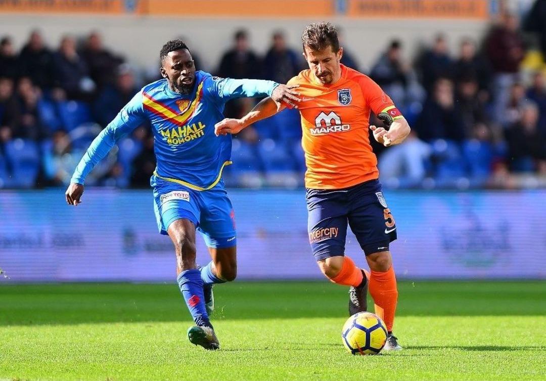 Spor Toto S&uuml;per Lig: Medipol Başakşehir: 1 - G&ouml;ztepe: (ilk Yarı)