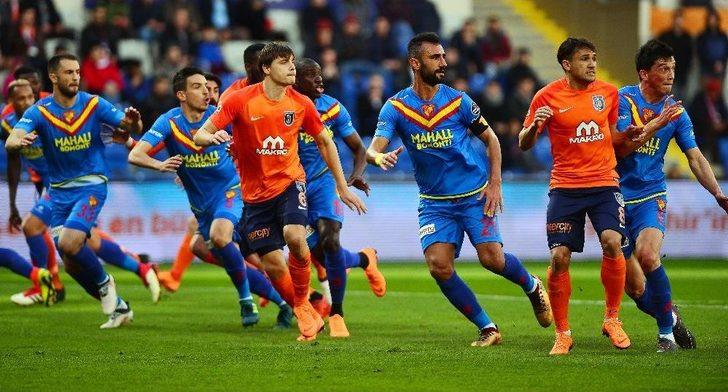 Spor Toto Süper Lig: Medipol Başakşehir: 1 - Göztepe: (ilk Yarı) G3