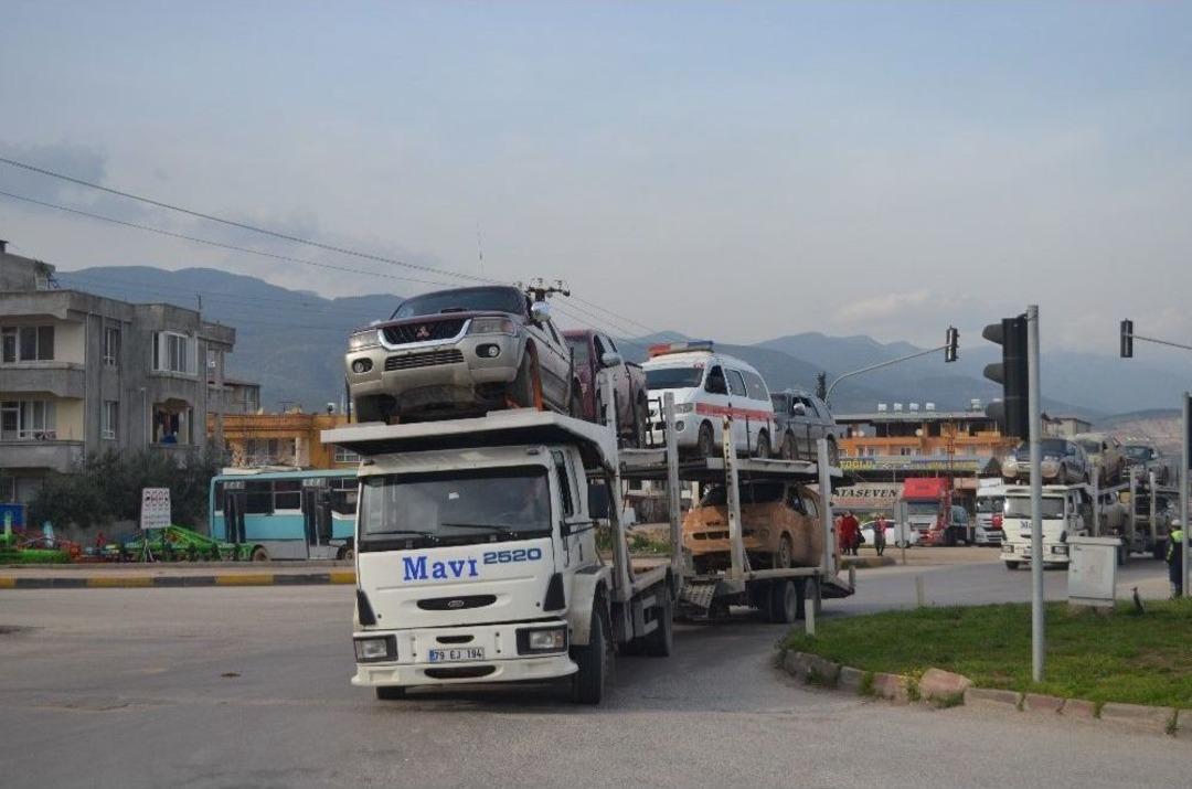 &Ouml;so&rsquo;lular İ&ccedil;in G&ouml;nderilen Dev Ara&ccedil; Konvoyu Sınıra Ulaştı