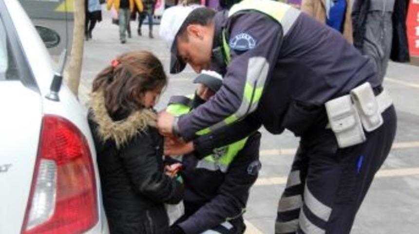 Kağıt Mendil Satarken Ağlamaya Başladı