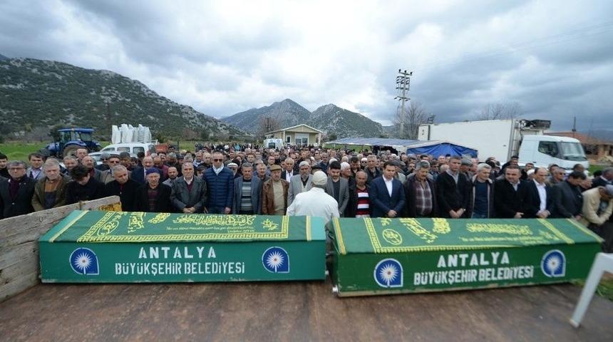 Babasının &Ouml;l&uuml;m&uuml;ne 2 Saat Dayanabildi