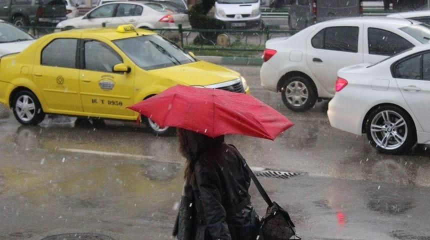 Bursa&rsquo;da Sabah Şiddetli Lodos, Akşam Yağmur