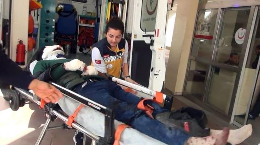 Motosiklet Otomobile &Ccedil;arptı: 2 Yaralı