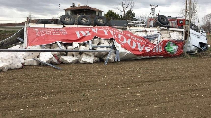 Amasya&rsquo;da Tır Devrildi: 1 Yaralı