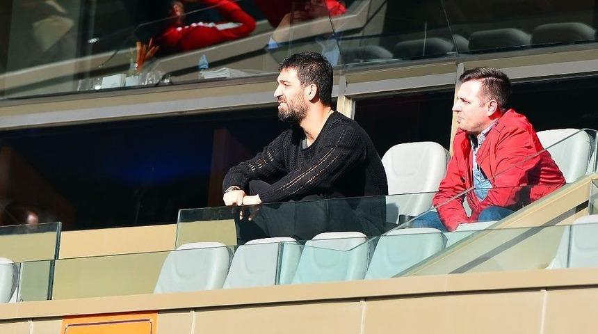 Arda Turan, Ma&ccedil;ı Locadan İzledi