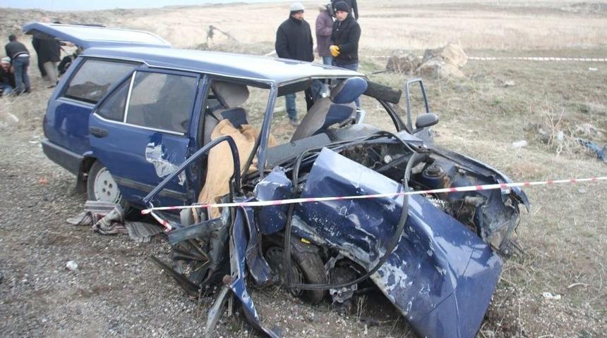 Malazgirt&rsquo;te Feci Kaza: 2 &Ouml;l&uuml;, 6 Yaralı