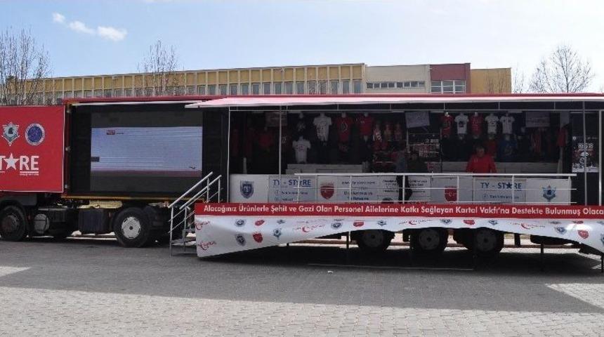 T&uuml;rk Yıldızları &Uuml;r&uuml;n Satış Tırı Eskişehir&rsquo;de