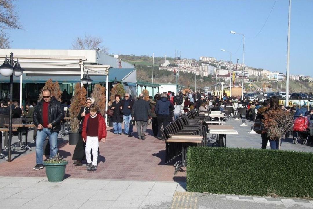 G&uuml;neş Y&uuml;z&uuml;n&uuml; G&ouml;sterdi, Tekirdağlılar Sahile Akın Etti