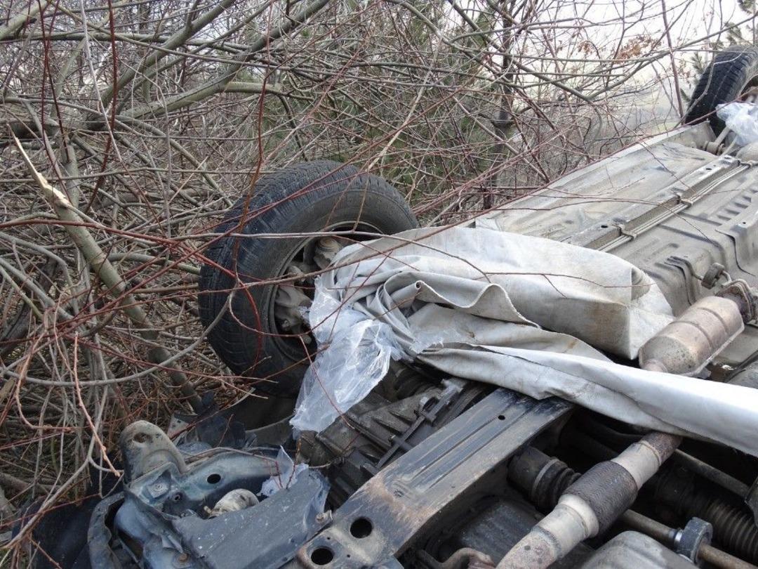 Tırdan U&ccedil;an Branda Kazaya Neden Oldu: 4 Yaralı
