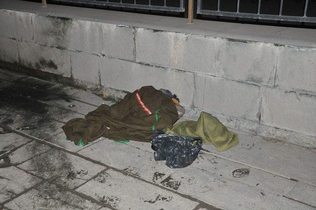 Kars&rsquo;ta Ş&uuml;pheli &Ccedil;antadan Eşyalar &Ccedil;ıktı 2