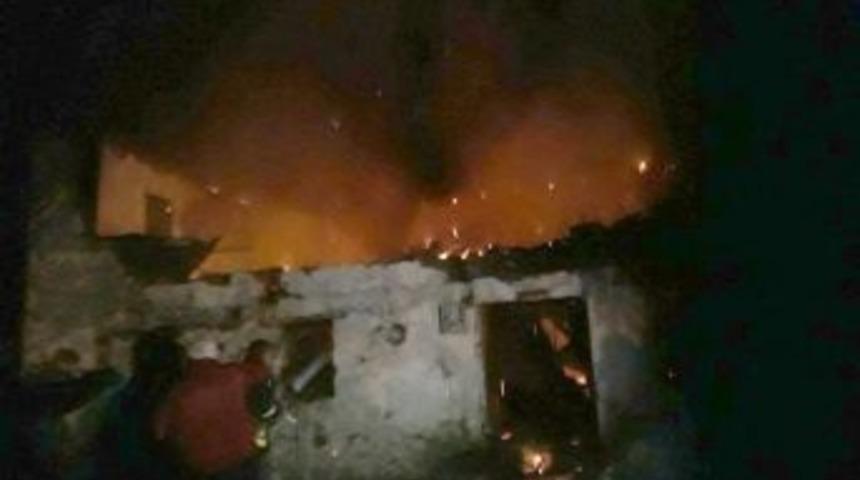 Samsun&rsquo;da Bir Ev Alevlere Teslim Oldu