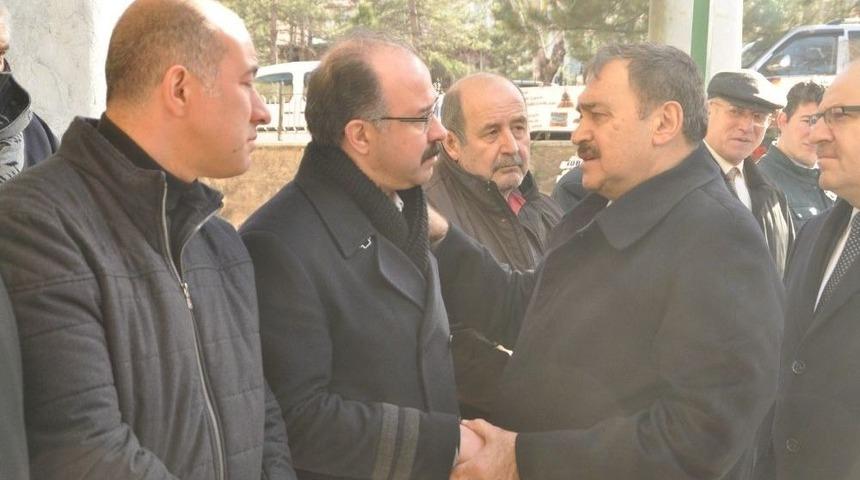 Eski Anayasa Mahkemesi &Uuml;yesi Ahmet Akyal&ccedil;ın Toprağa Verildi