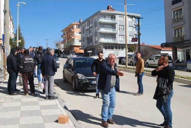 Freni Patlayan Otomobil Park Halindeki Ara&ccedil;lara &Ccedil;arptı 2