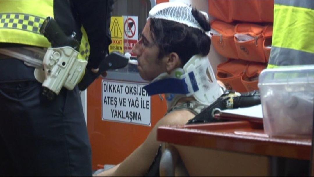 (&ouml;zel) Alkoll&uuml; Ve Ehliyetsiz S&uuml;r&uuml;c&uuml; Belediye Otob&uuml;s&uuml;ne &Ccedil;arptı : 2 Yaralı