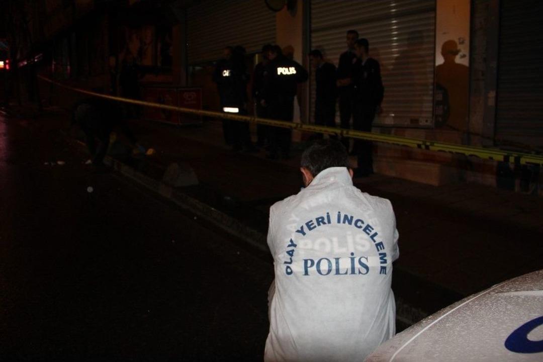 Esenler&rsquo;de Silahlı Kavga: 1 Ağır Yaralı