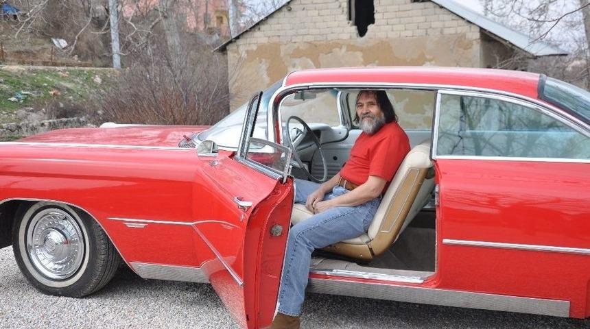 G&ouml;z&uuml; Gibi Baktığı Klasik Arabası Servet Değerinde