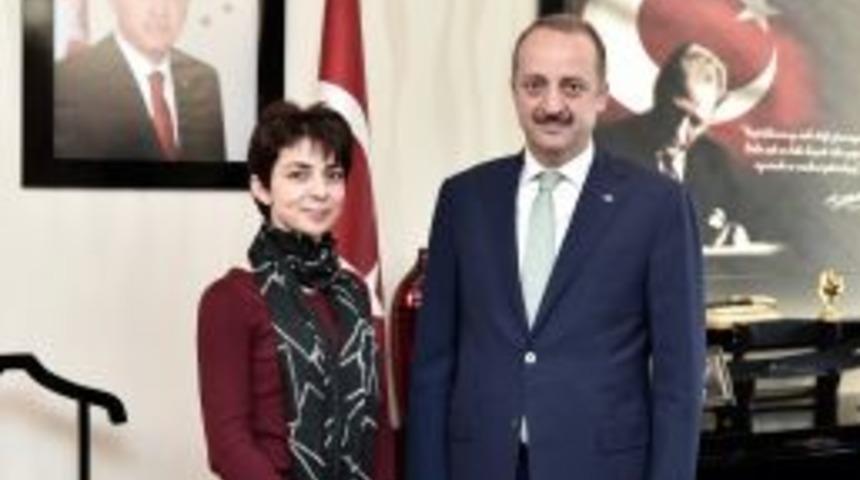 Mamak Belediye Başkanı Mesut Akg&uuml;l, Doktora Tezi İ&ccedil;in Konuştu