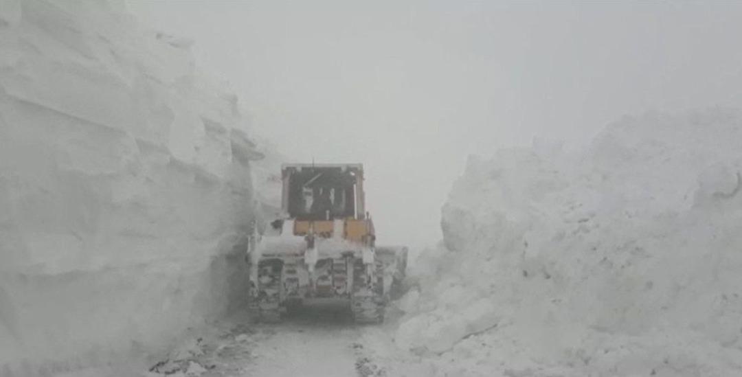 Ağrı&rsquo;da Elektrik Arızası Olan Mezraya Ulaşmak İ&ccedil;in 3 G&uuml;nd&uuml;r Yollar A&ccedil;ılıyor