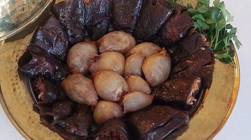 Güveçte Yeşil Mercimekli Kuru Dolma