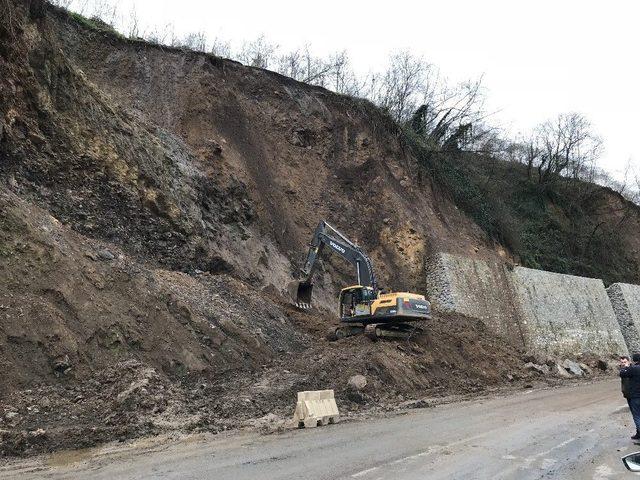 Trabzon’da Kapanan Yol Ulaşıma Açıldı