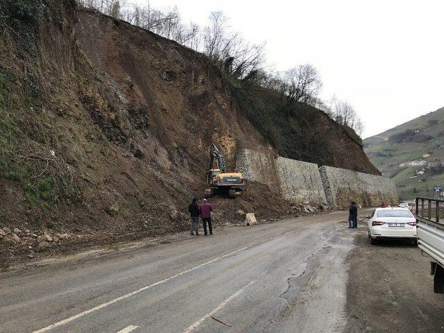 Trabzon’da Kapanan Yol Ulaşıma Açıldı