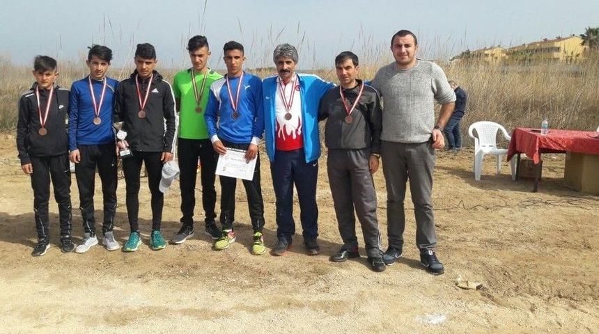 Karslı Atletler Mersin&rsquo;de T&uuml;rkiye Şampiyonu Oldu