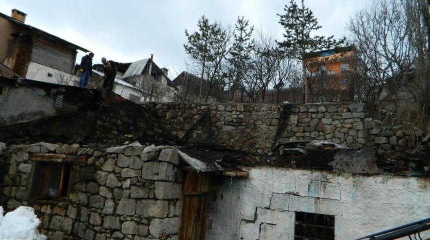 Posof’ta Çıkan Yangında 1 Evde Hasar Oluştu