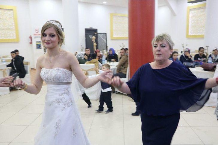 Alman Hemşireye Türk Usulü Düğün G1