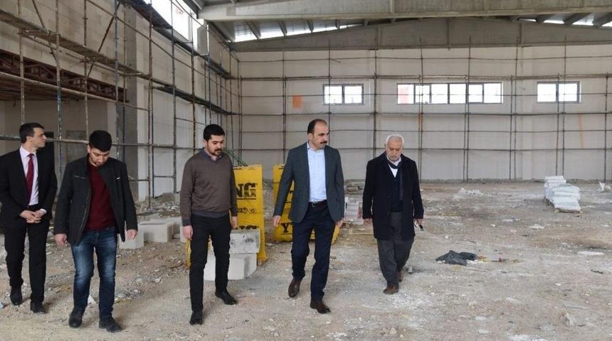 Sel&ccedil;uklu Belediyesinin Eğitimi Desteği Spor Salonlarıyla S&uuml;r&uuml;yor