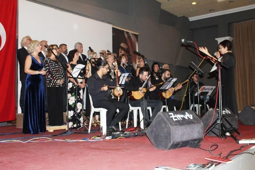 Ayvalık&rsquo;ta G&ouml;n&uuml;l Tuna M&uuml;zik Topluluğundan Anlamlı Konser
