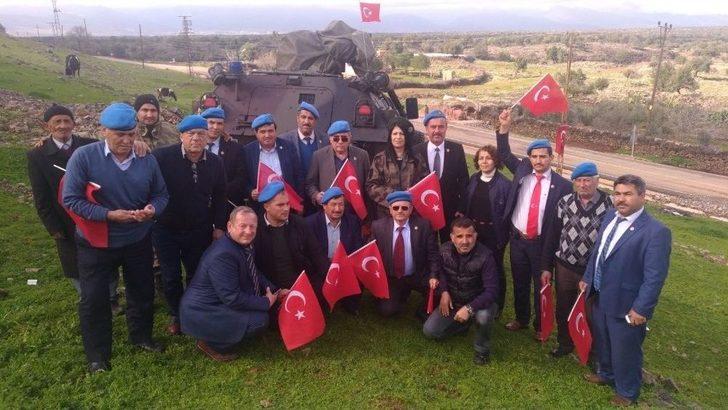 Muhtarlar, Manisalıların Selamlarını Ve Hediyelerini Mehmetçiğe Ulaştırdı G5