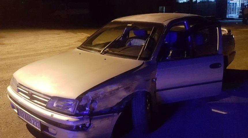 Otomobil İle Hafif Ticari Ara&ccedil; &Ccedil;arpıştı: 4 Yaralı